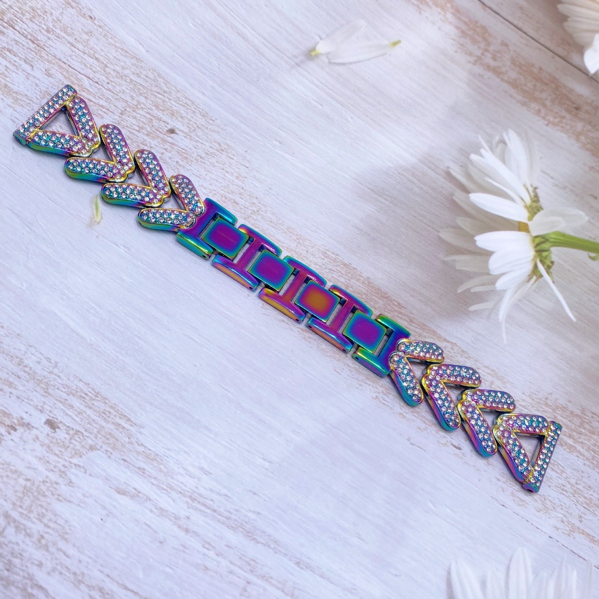 Lightweight diamond-studded watch band