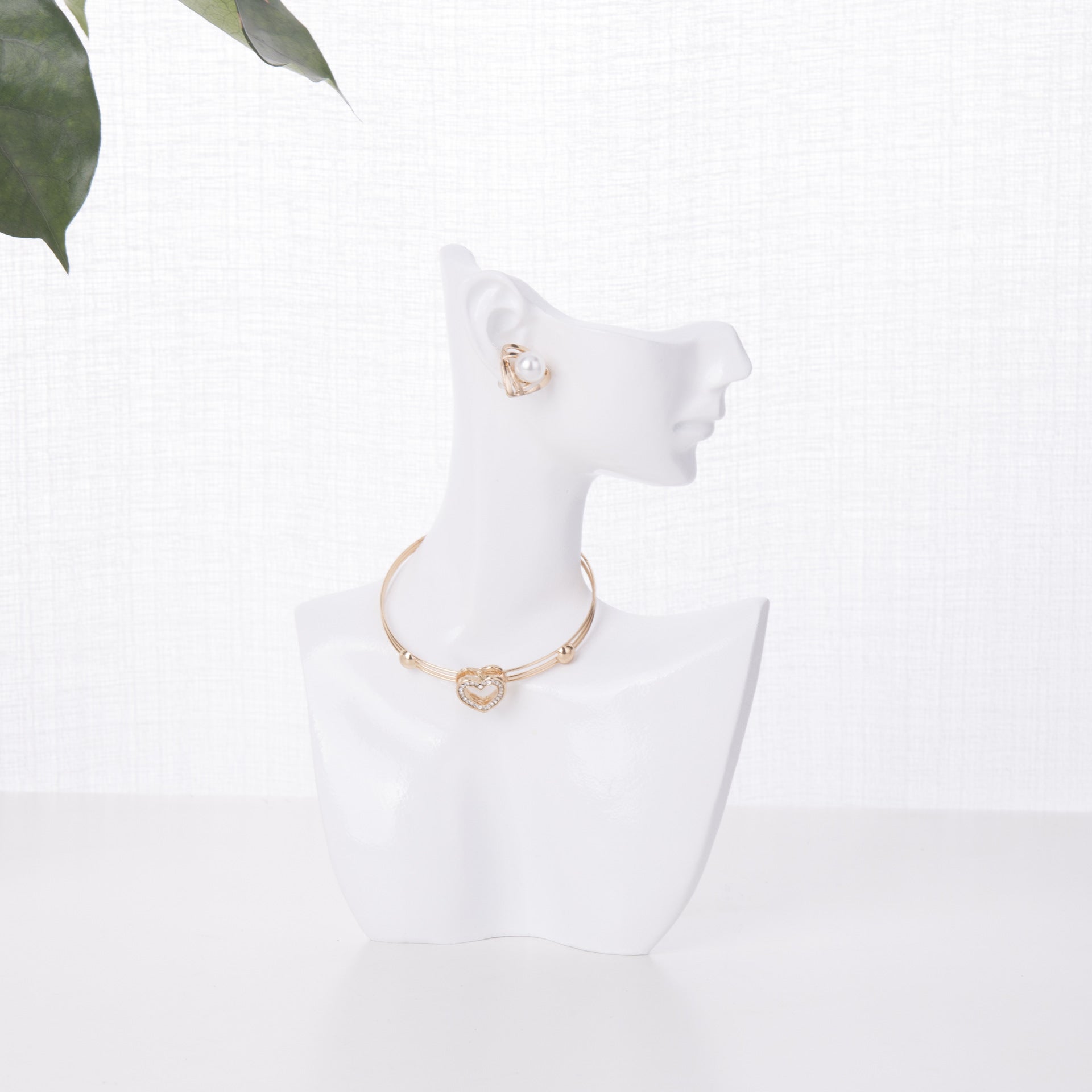 Elegant Resin Mannequin Jewelry Stand display with necklaces