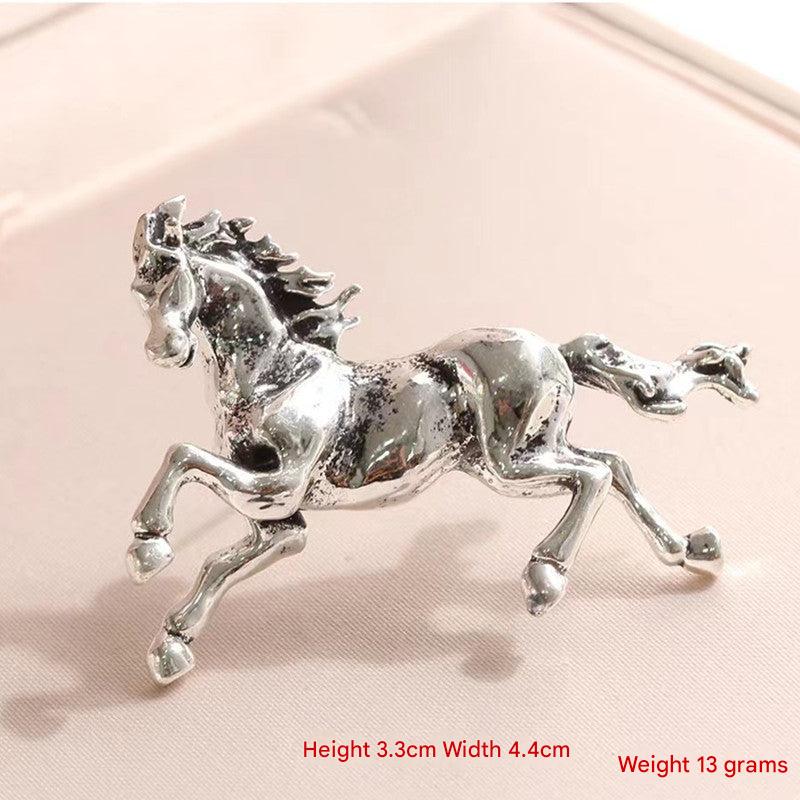 Stylish vintage horse pin brooch in silver