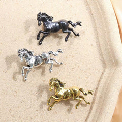 Durable zinc alloy horse pin accessory