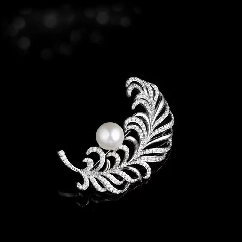 Fashionable Brooch with Nature Elements