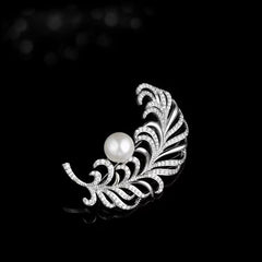 Fashionable Brooch with Nature Elements