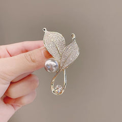 Multi-Diamond Leaf Brooch with Sparkling Zircons - Image 4