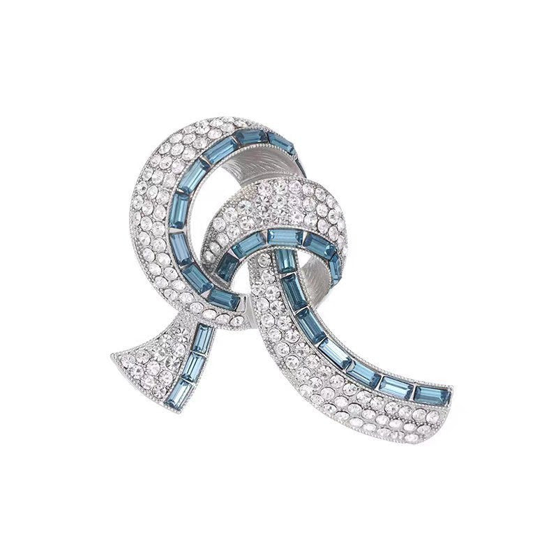 Stylish Brooch with Retro Design - Image 5
