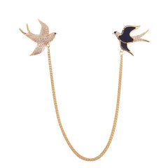 Unisex star brooch worn by a model