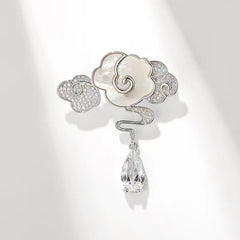 Trendy Brooch for Winter Fashion Image 4