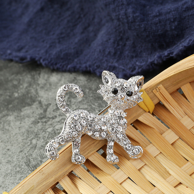 Elegant horse brooch pin with electroplated finish