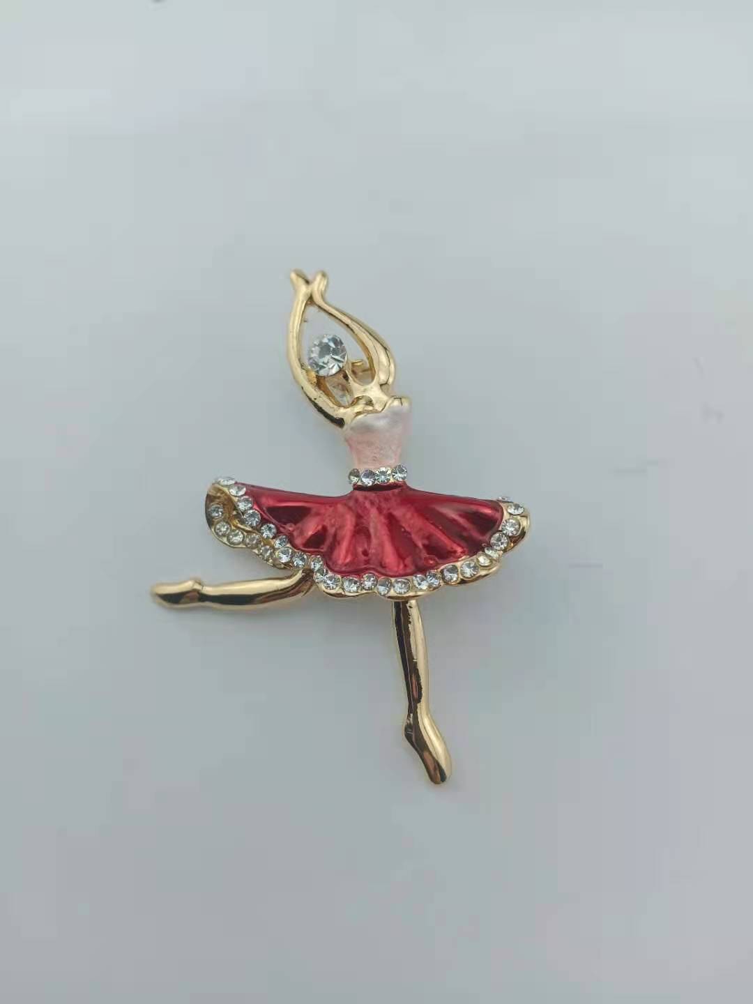 Fashionable anti-slip brooch with unique design