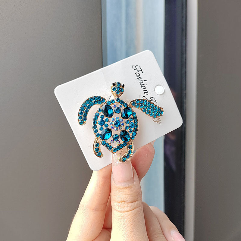 Charming Rhinestone Turtle Brooch close-up image 2