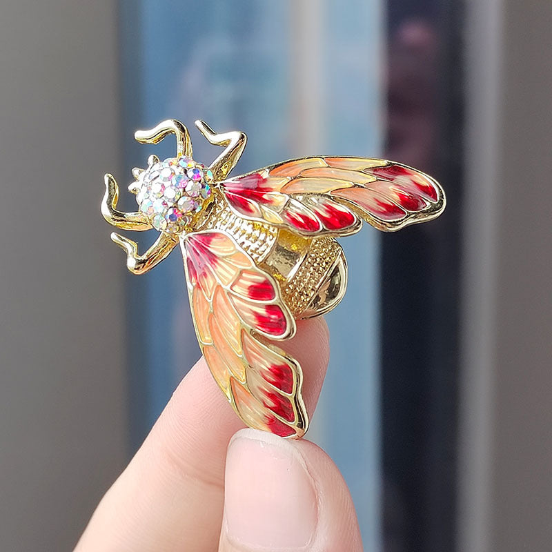 Eye-catching insect brooch for accessories