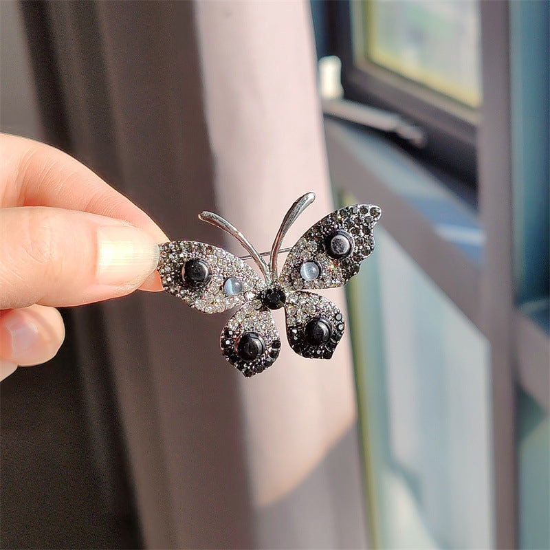 Stylish butterfly brooch with rhinestones - image 1