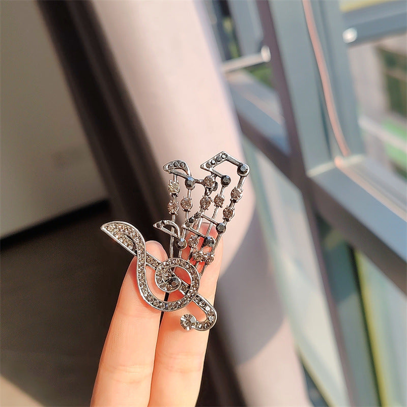 Chic brooch in multiple colour options - image 7