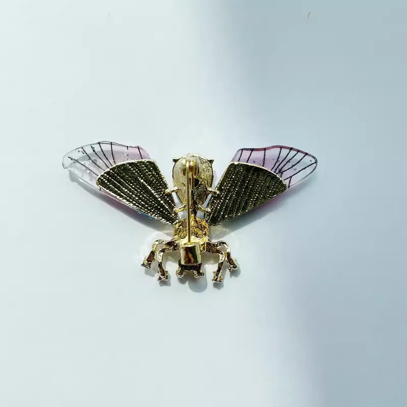 High-quality alloy bee brooch with detailed design