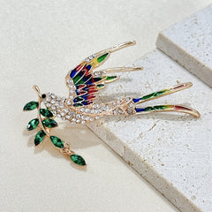 Versatile brooch with exquisite design