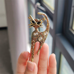 Versatile brooch in multiple colours