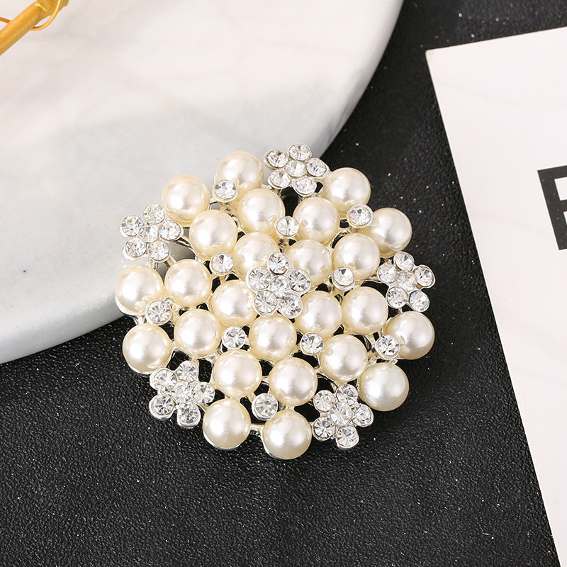 Elegant Vintage Floral Brooch Pin image 3