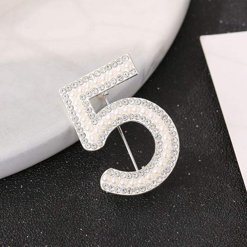 Elegant Vintage Floral Brooch Pin image 5