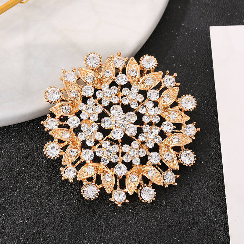 Elegant Vintage Floral Brooch Pin image 6