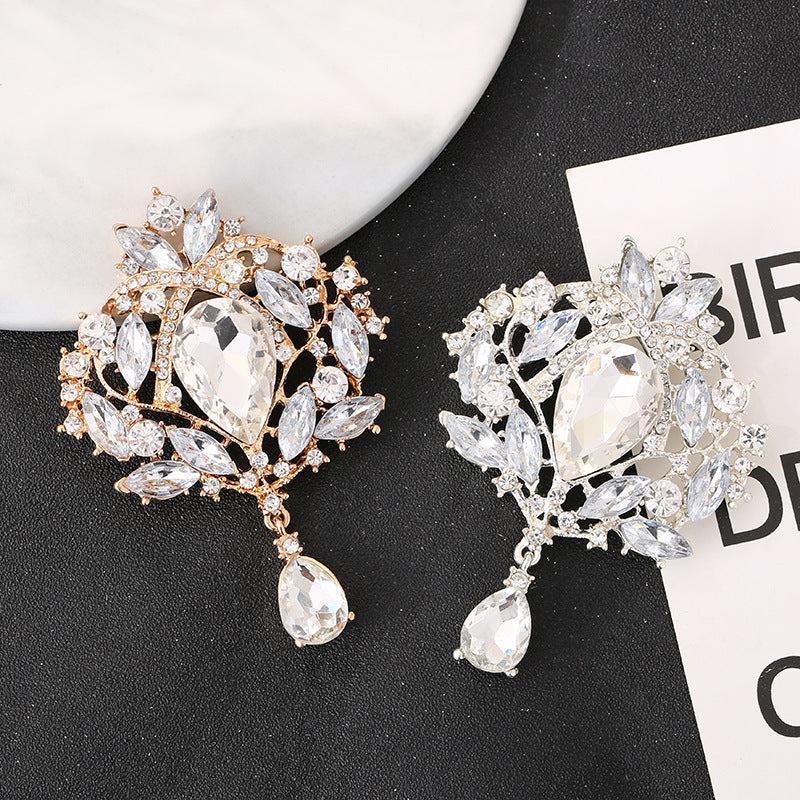 Elegant Vintage Floral Brooch Pin image 2