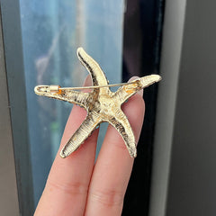 Starfish brooch in blue with glimmering details