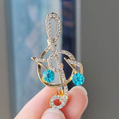 Fashionable Pin with Stunning Detail