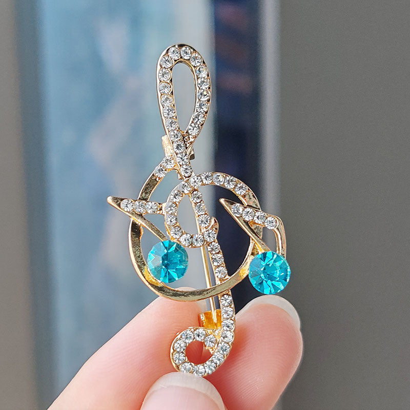 Fashionable Pin with Stunning Detail