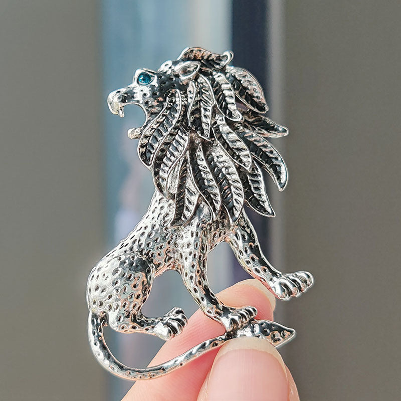 Beautifully crafted vintage brooch