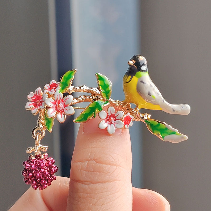 Cute brooch with raspberry design image 3