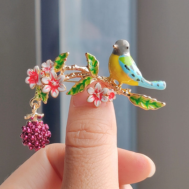 Raspberry-shaped brooch in grey image 8