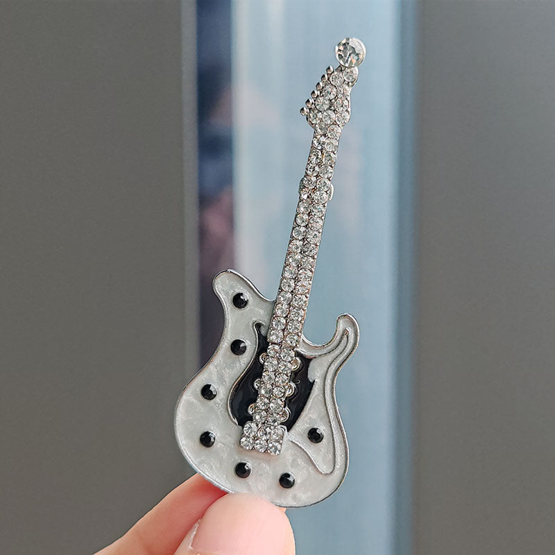 fashionable brooch for music enthusiasts
