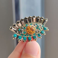 eye-catching brooch for versatile styling - image 4