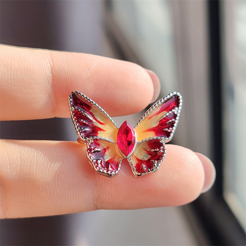 Stylish brooch with an elegant design