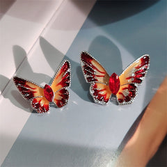 Stylish brooch with an elegant design