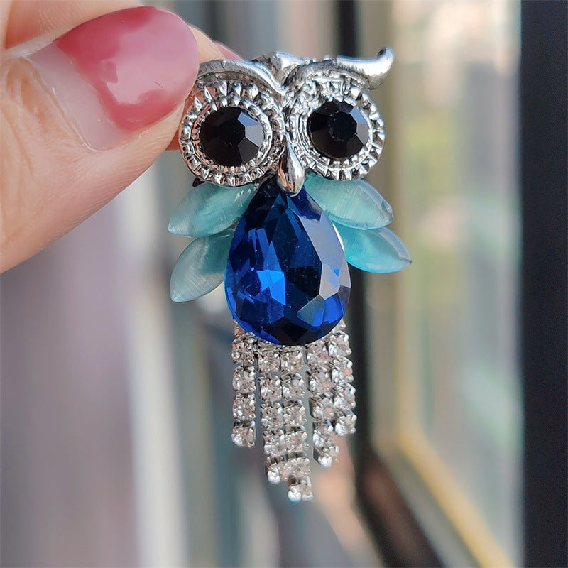 Bling rhinestone animal pin for stylish outfits