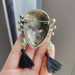 Intricate detailing of floral brooch