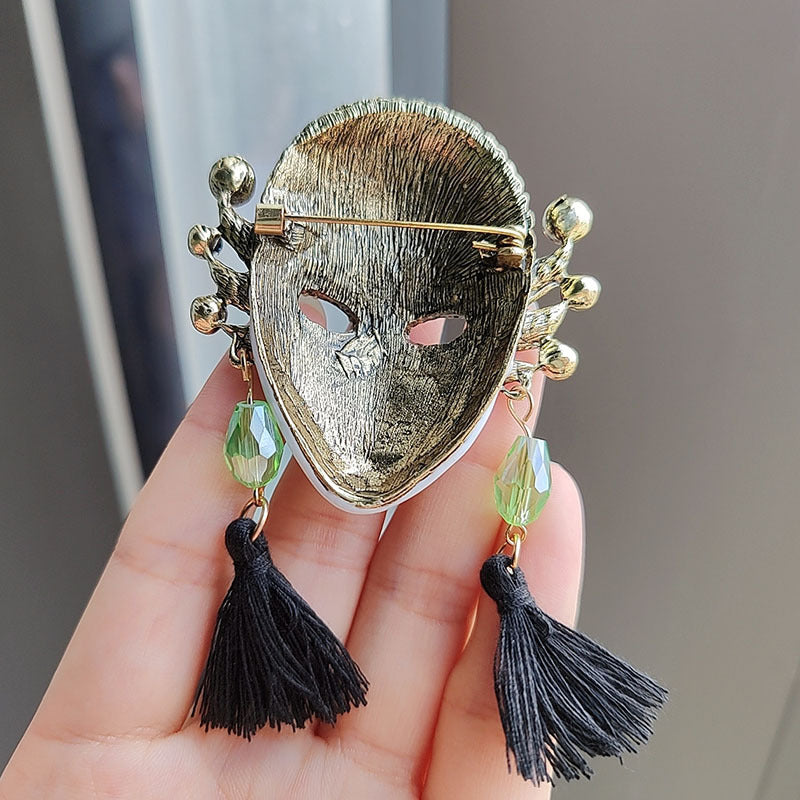 Intricate detailing of floral brooch