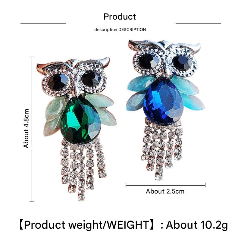 Charming owl design brooch on display