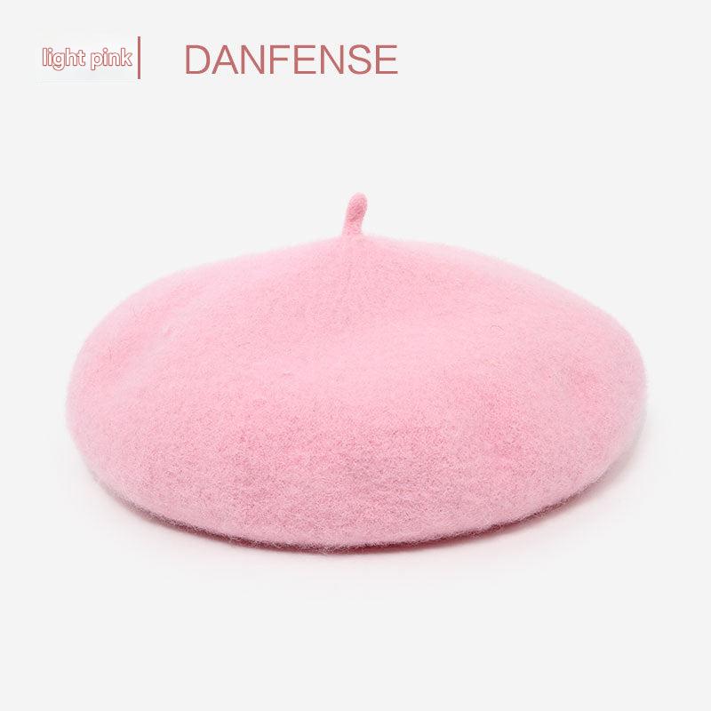Chic white wool beret in stylish design