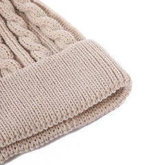 Stylish knit beanie in black with pom pom