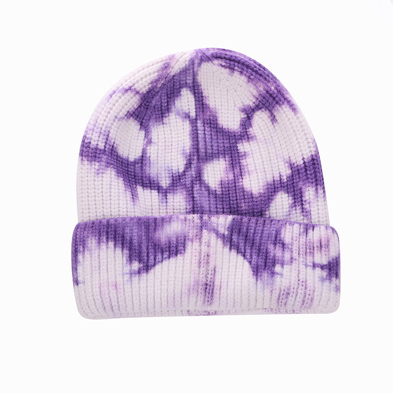 Magenta knitted beanie for men and women