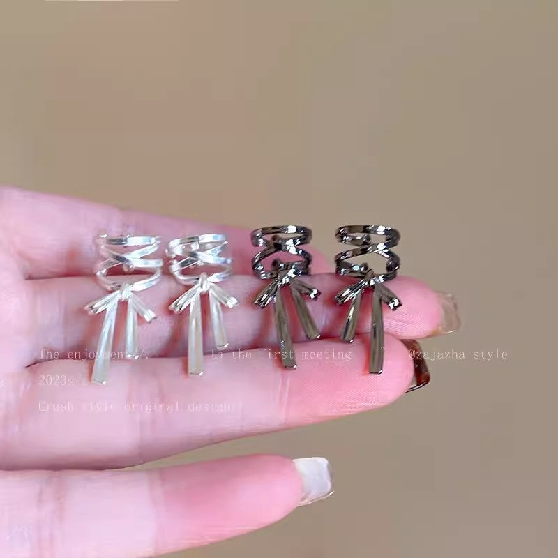 Non-pierced ear cuff model wearing silver version