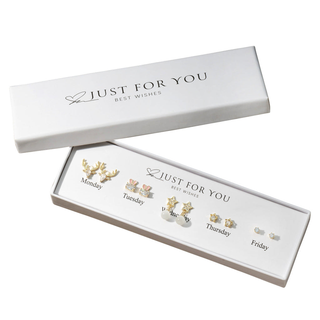 Charming earrings set with floral design