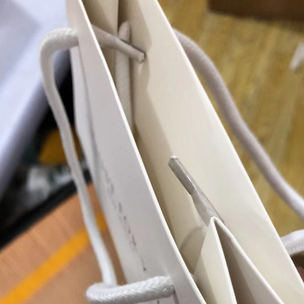 Stylish gift bag in multiple sizes