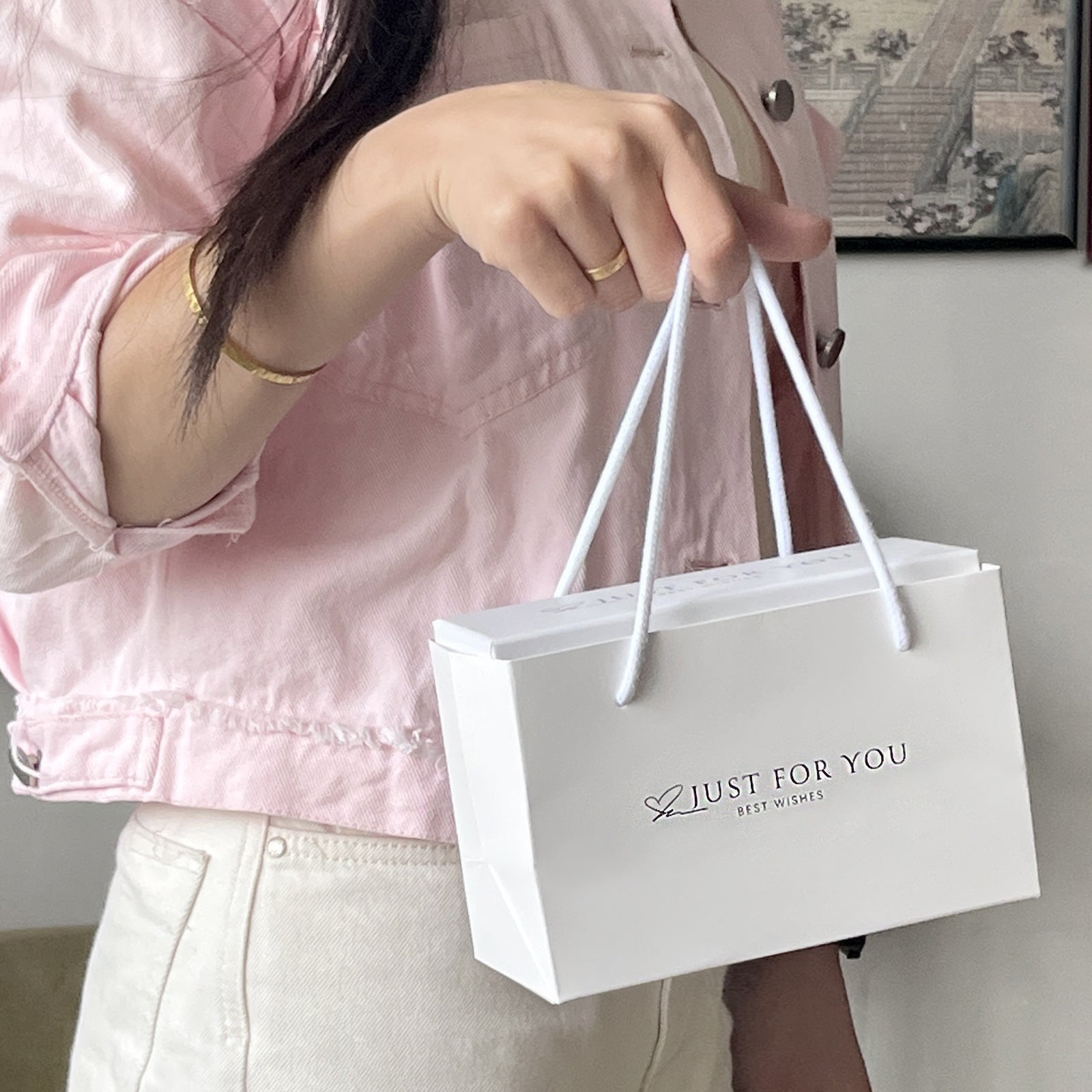 Customisable gift bag ready for personalisation