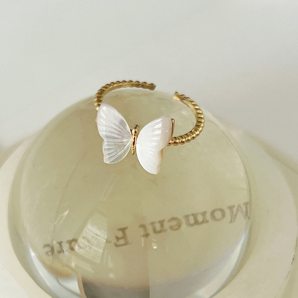 Stylish women's rings with unique designs