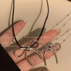 Close-up of the bowknot design of the necklace