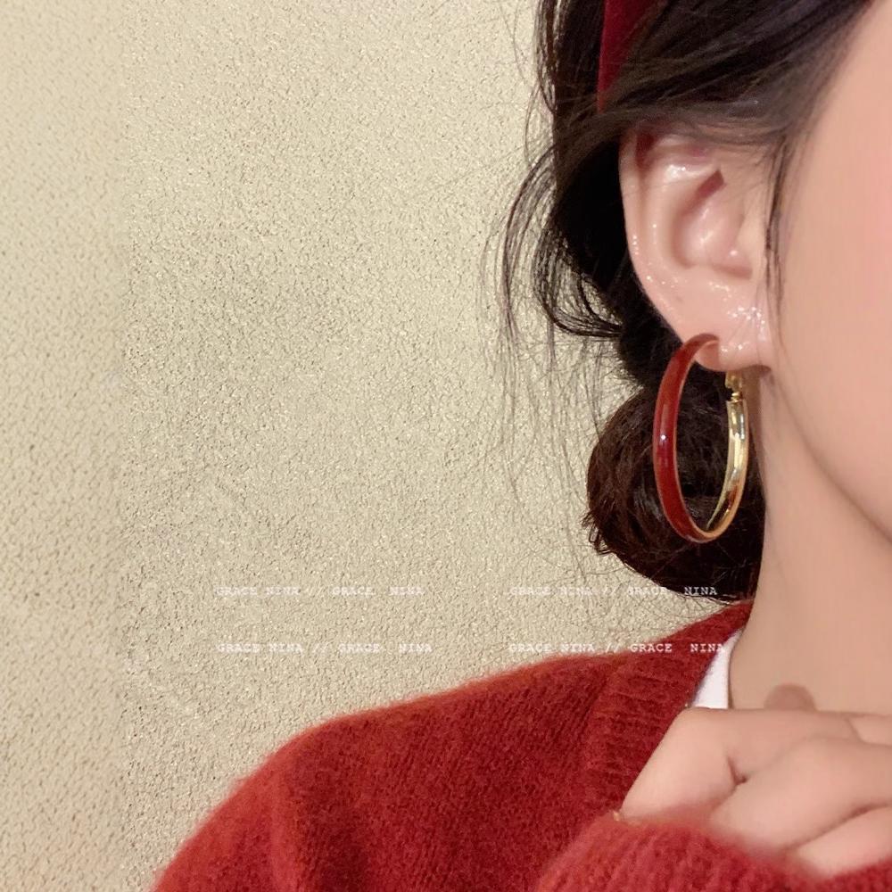Chic oversized circle earrings in white