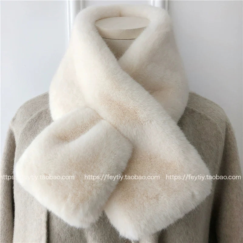 faux fur neck warmer in light grey colour