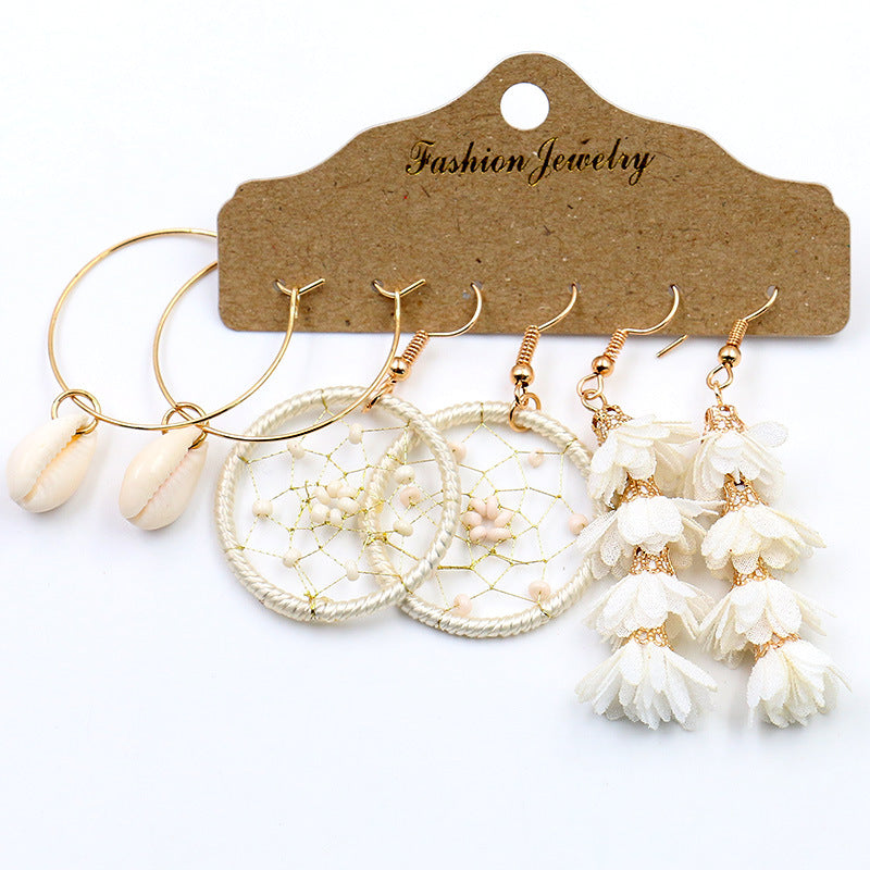 Packaging of elegant earrings set
