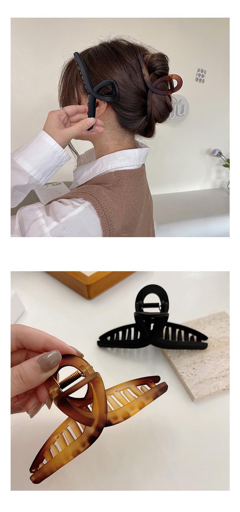 Korean design vintage hair clip displayed at angle